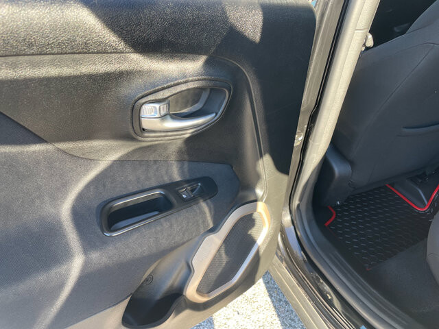 2015 Jeep Renegade in Baltimore, MD 21225 - 18062619 28