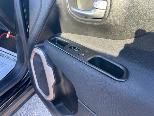 2015 Jeep Renegade in Baltimore, MD 21225 - 18062619 17