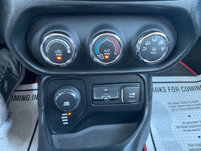 2015 Jeep Renegade in Baltimore, MD 21225 - 18062619 39