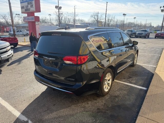 2020 Chrysler Pacifica in Indianapolis, IN 46222-4002 - 18062620 5