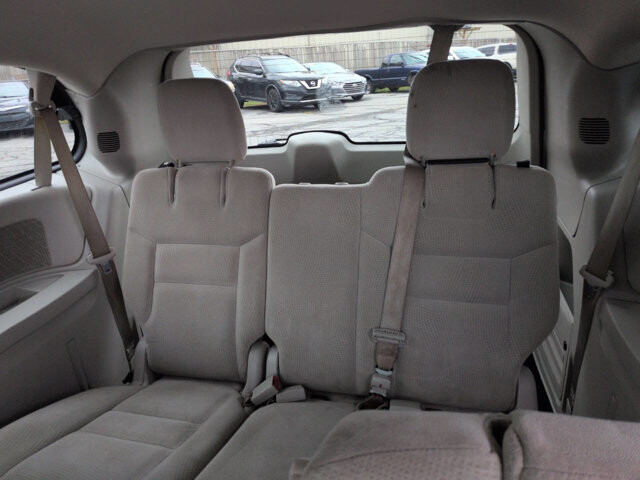 2016 Dodge Grand Caravan in North Little Rock, AR 72117-1620 - 18063075 5