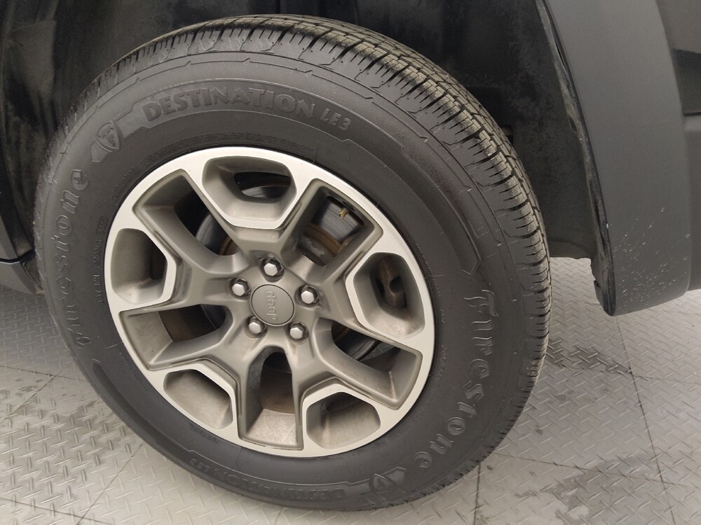 2020 Jeep Cherokee in Houston, TX 77060 - 18063481 31