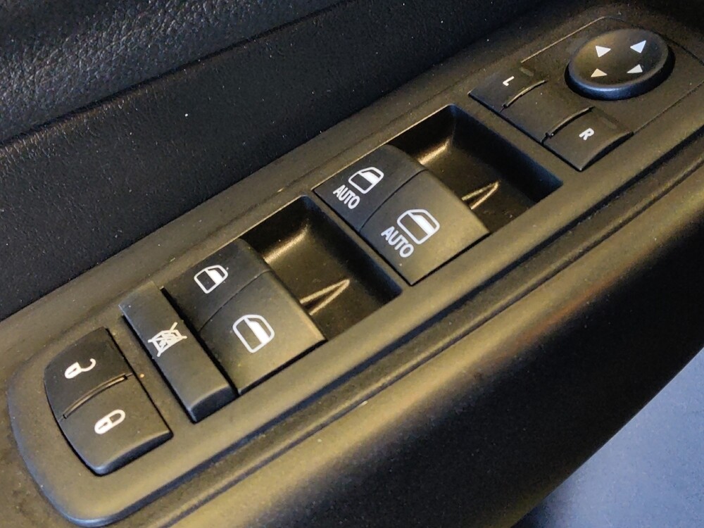 2020 Jeep Cherokee in Houston, TX 77060 - 18063481 27