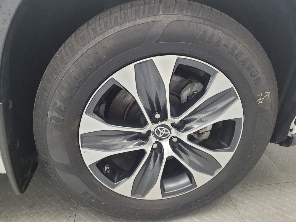 2022 Toyota Highlander in Louisville, KY 40258 - 18063582 31