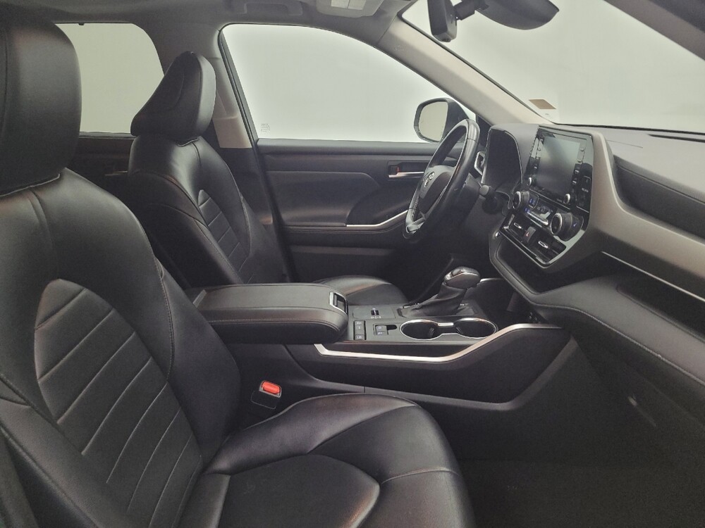 2022 Toyota Highlander in Louisville, KY 40258 - 18063582 21