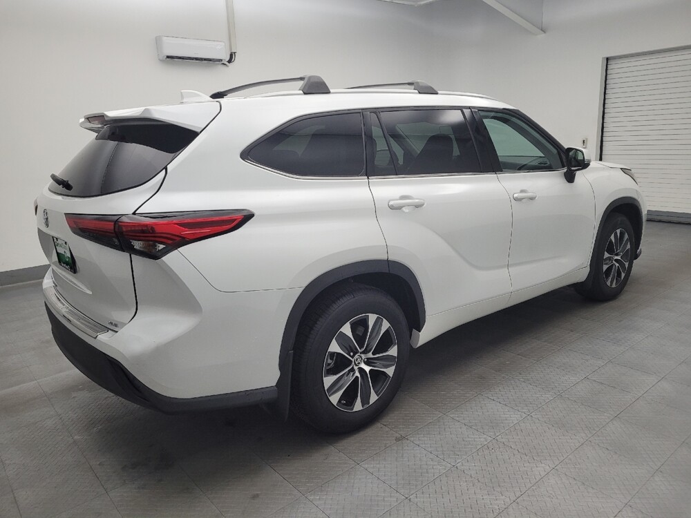 2022 Toyota Highlander in Louisville, KY 40258 - 18063582 10