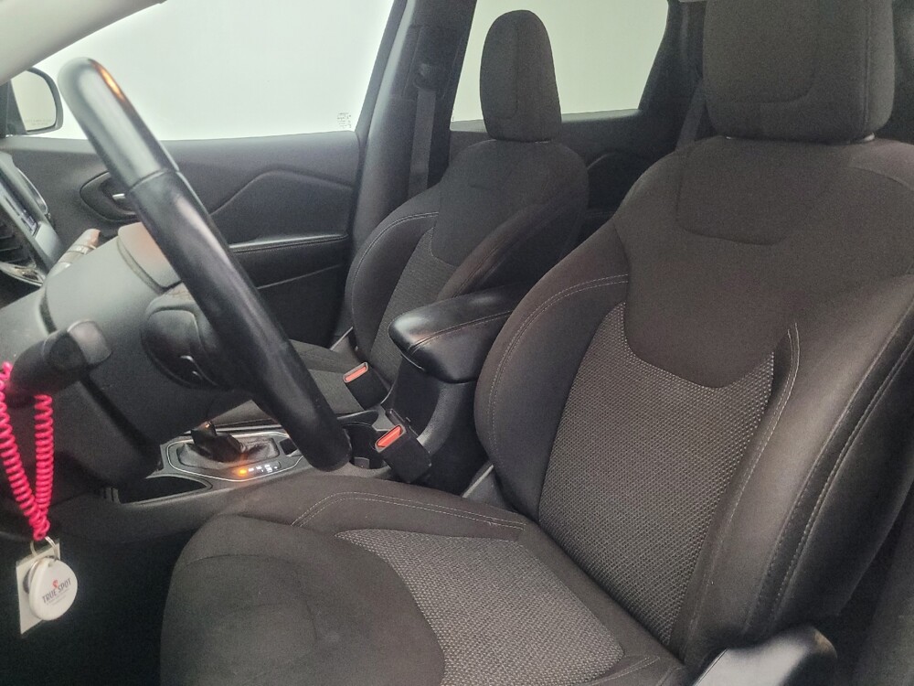 2019 Jeep Cherokee in Stone Mountain, GA 30083 - 18063683 17