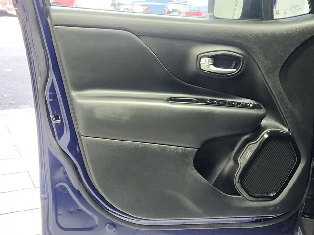 2020 Jeep Renegade in Cinnaminson, NJ 08077 - 18063700 10