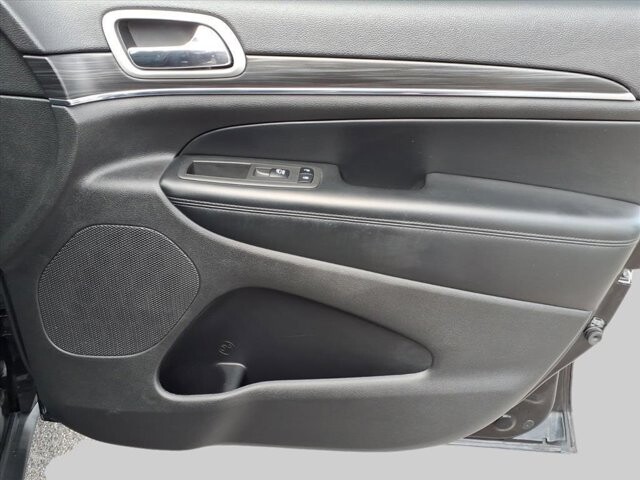 2022 Jeep Grand Cherokee in Winchester, VA 22602 - 18063702 22