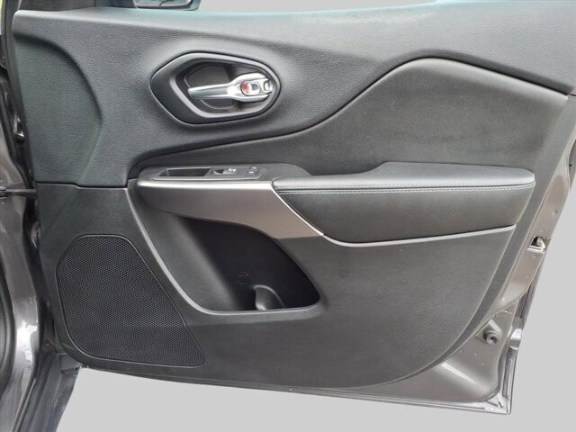 2019 Jeep Cherokee in Winchester, VA 22602 - 18063704 19