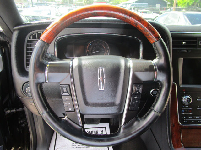 2017 Lincoln Navigator L in Tampa, FL 33604-6914 - 18063707 4