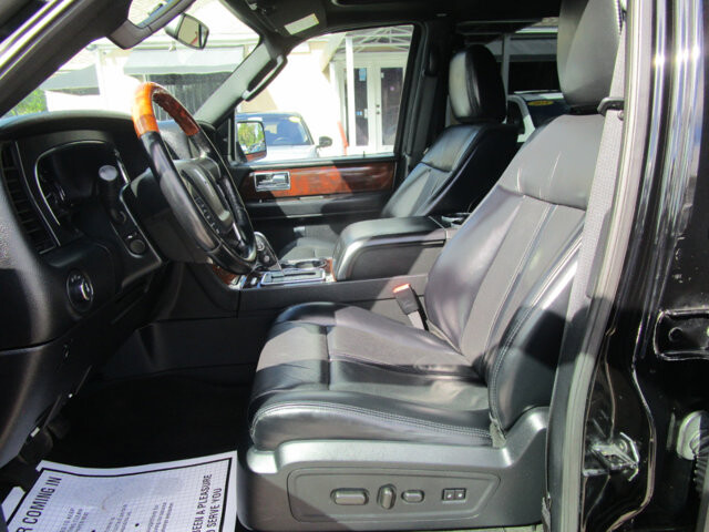 2017 Lincoln Navigator L in Tampa, FL 33604-6914 - 18063707 10