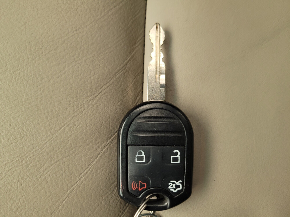 2015 Ford Explorer in Mesa, AZ 85210 - 18063954 32