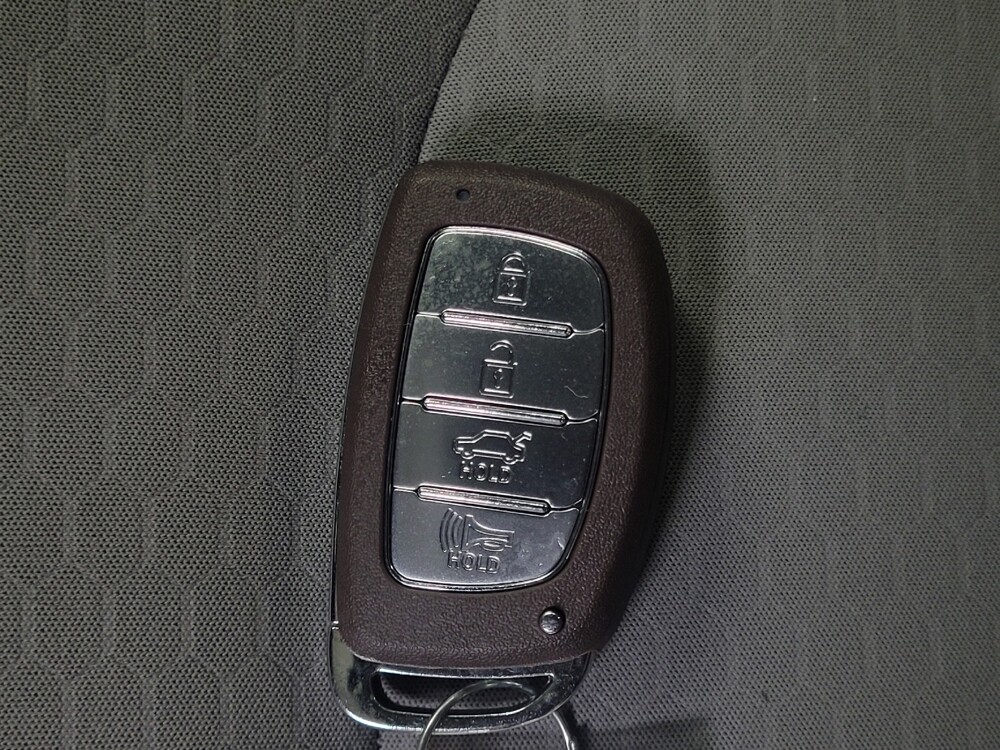 2019 Hyundai Elantra in Tampa, FL 33619 - 18064031 32