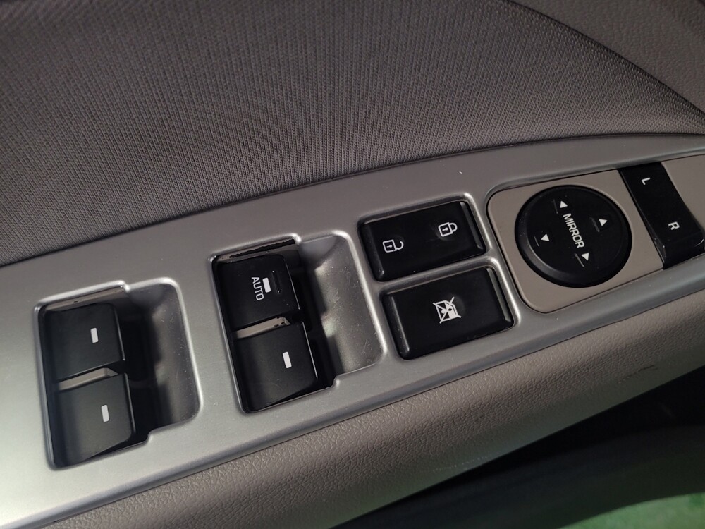 2019 Hyundai Elantra in Tampa, FL 33619 - 18064031 27