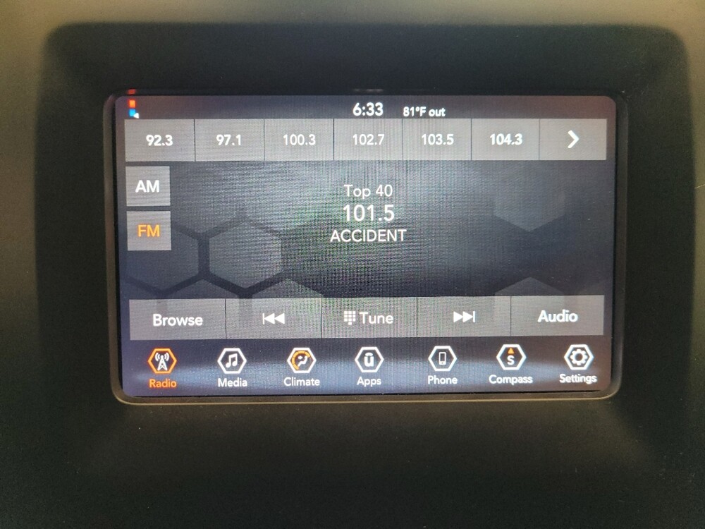 2019 Jeep Cherokee in Glendale, AZ 85301 - 18064288 25