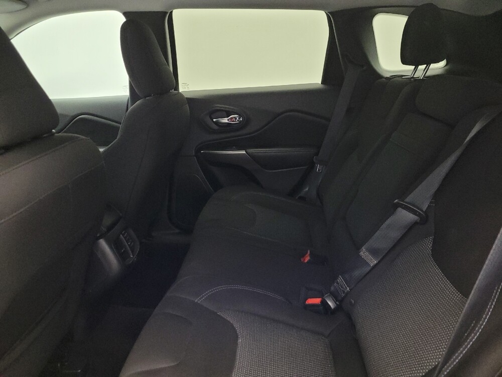 2019 Jeep Cherokee in Glendale, AZ 85301 - 18064288 18