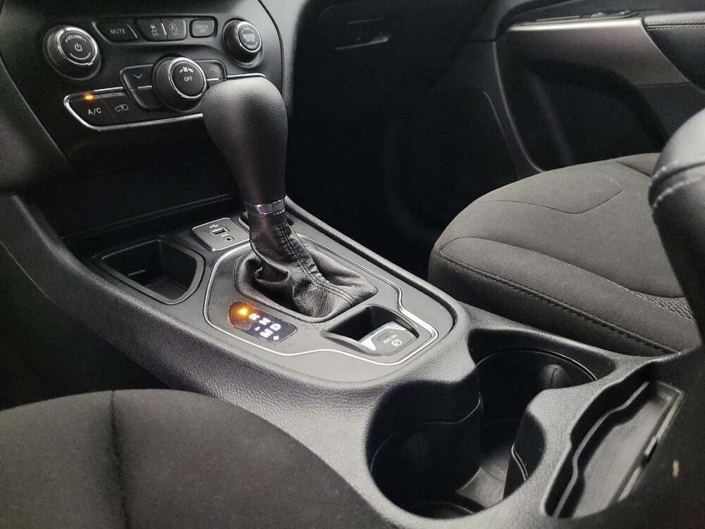 2019 Jeep Cherokee in Glendale, AZ 85301 - 18064288 26