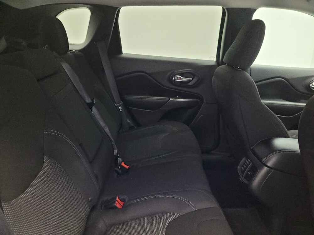 2019 Jeep Cherokee in Glendale, AZ 85301 - 18064288 19