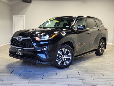 2021 Toyota Highlander in Cinnaminson, NJ 08077