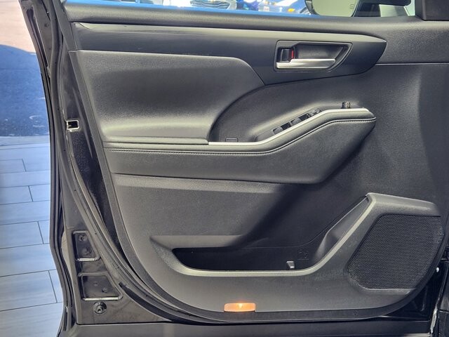 2021 Toyota Highlander in Cinnaminson, NJ 08077 - 18064335 10