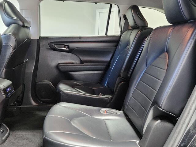 2021 Toyota Highlander in Cinnaminson, NJ 08077 - 18064335 13