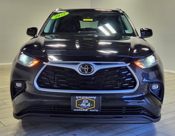 2021 Toyota Highlander in Cinnaminson, NJ 08077 - 18064335 8