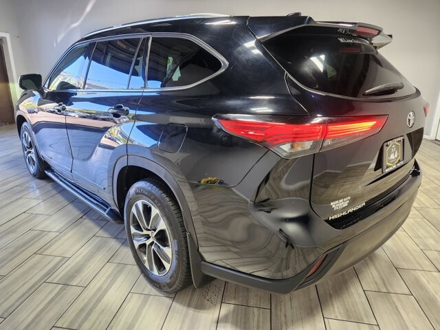 2021 Toyota Highlander in Cinnaminson, NJ 08077 - 18064335 3