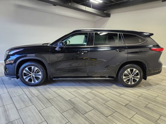 2021 Toyota Highlander in Cinnaminson, NJ 08077 - 18064335 2