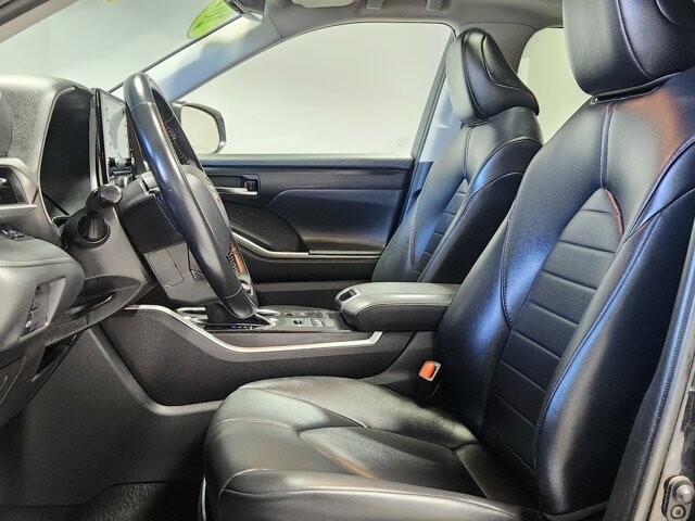 2021 Toyota Highlander in Cinnaminson, NJ 08077 - 18064335 11