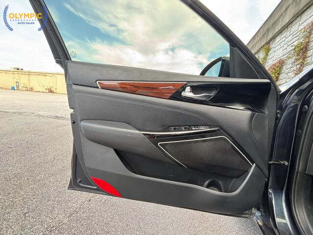 2018 Kia Cadenza in Decatur, GA 30032 - 18064354 40