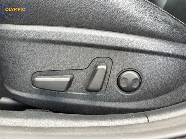 2018 Kia Cadenza in Decatur, GA 30032 - 18064354 31