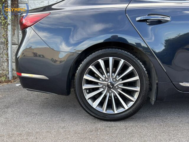 2018 Kia Cadenza in Decatur, GA 30032 - 18064354 12