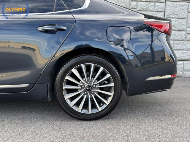 2018 Kia Cadenza in Decatur, GA 30032 - 18064354 10