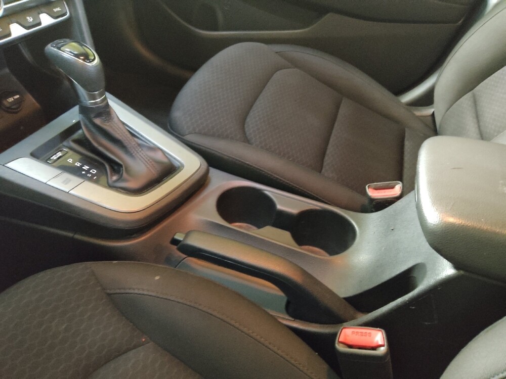 2020 Hyundai Elantra in Greenville, SC 29607 - 18064639 26