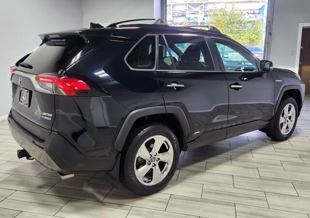 2019 Toyota RAV4 in Cinnaminson, NJ 08077 - 18064720 5