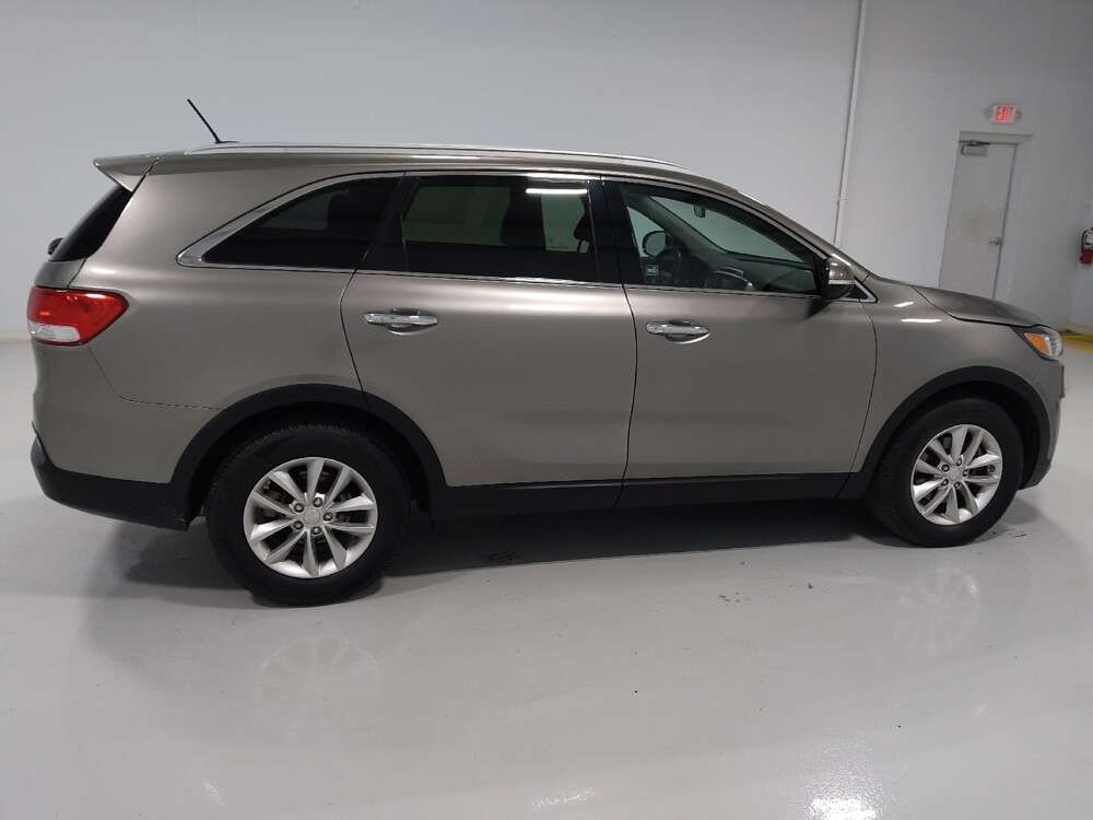 2016 Kia Sorento in Columbus, OH 43228 - 18064910 10