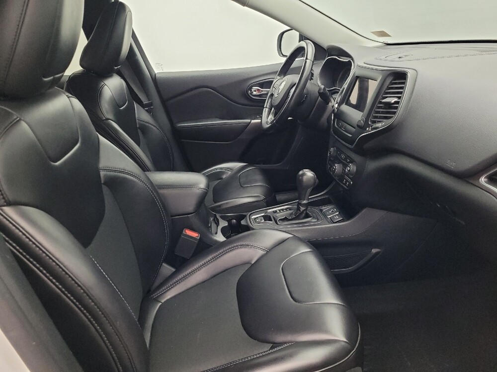 2019 Jeep Cherokee in Miami, FL 33157 - 18064982 21