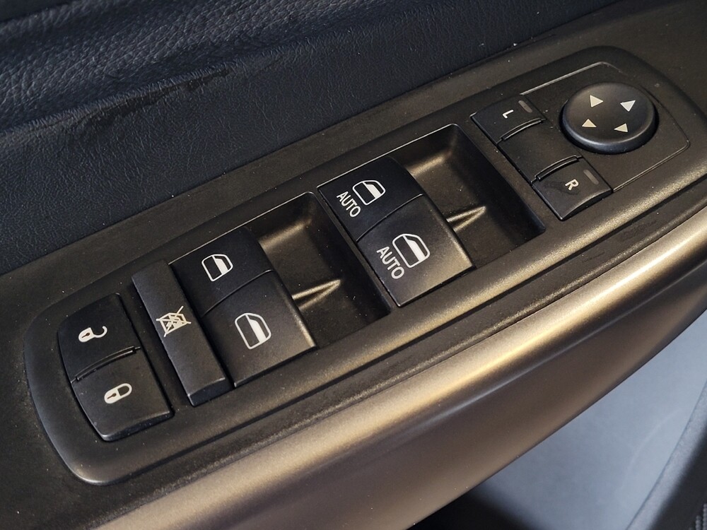 2019 Jeep Cherokee in Miami, FL 33157 - 18064982 27