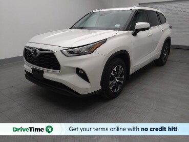 2020 Toyota Highlander in Independence, MO 64055
