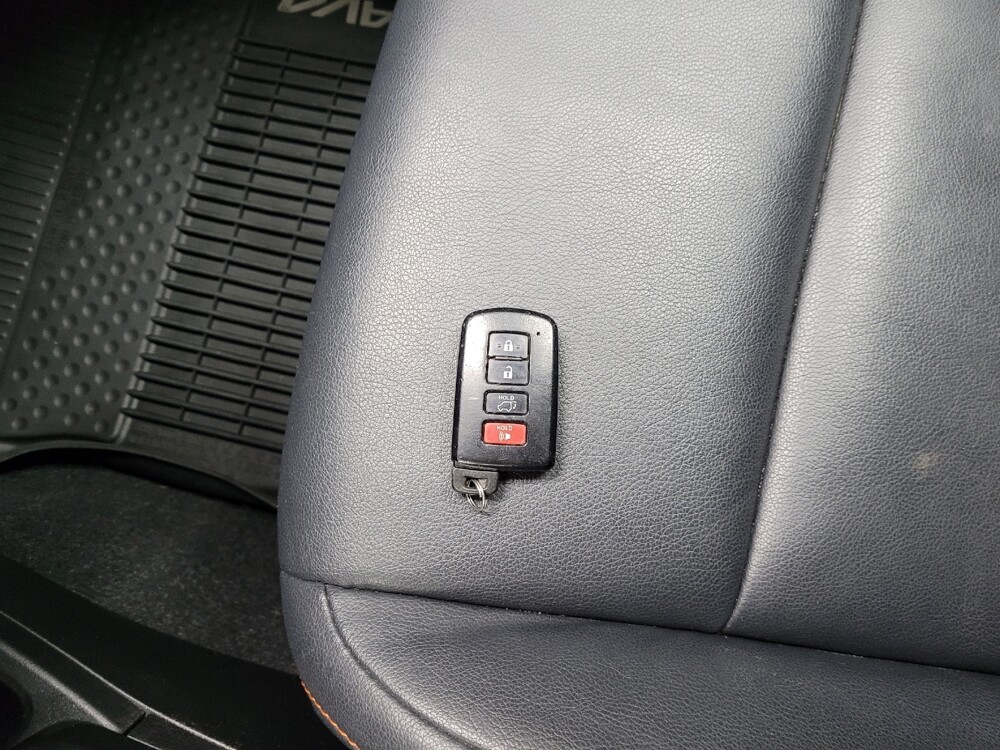 2017 Toyota RAV4 in Pittsburgh, PA 15237 - 18065087 32