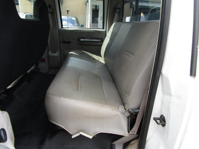 2001 Ford F350 in Tampa, FL 33604-6914 - 18065175 9