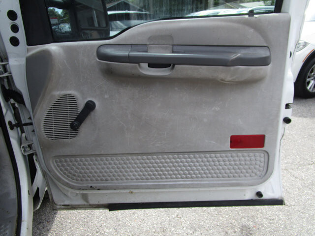 2001 Ford F350 in Tampa, FL 33604-6914 - 18065175 14