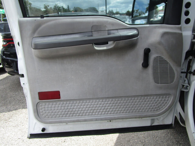 2001 Ford F350 in Tampa, FL 33604-6914 - 18065175 13