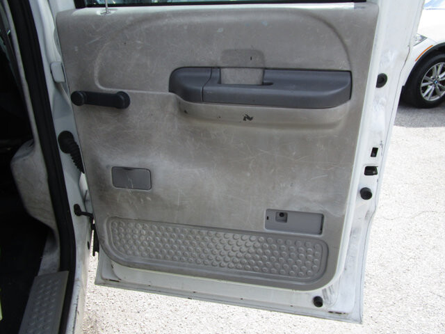 2001 Ford F350 in Tampa, FL 33604-6914 - 18065175 16