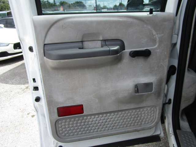 2001 Ford F350 in Tampa, FL 33604-6914 - 18065175 15