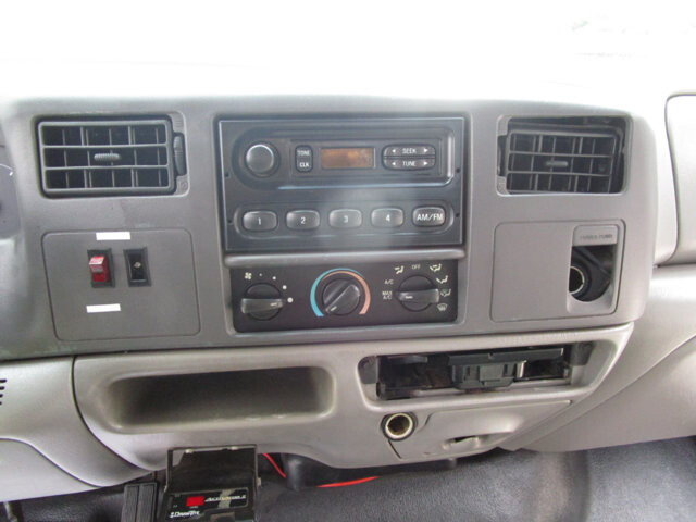 2001 Ford F350 in Tampa, FL 33604-6914 - 18065175 5