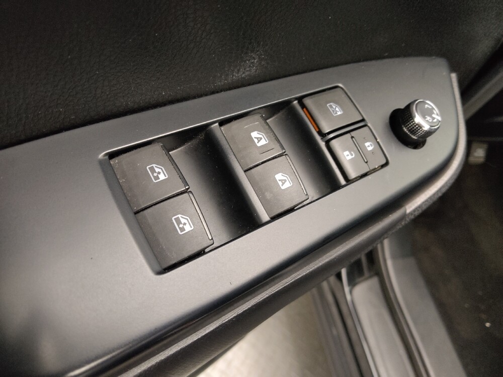 2017 Toyota Highlander in Lakewood, CO 80215 - 18065313 27