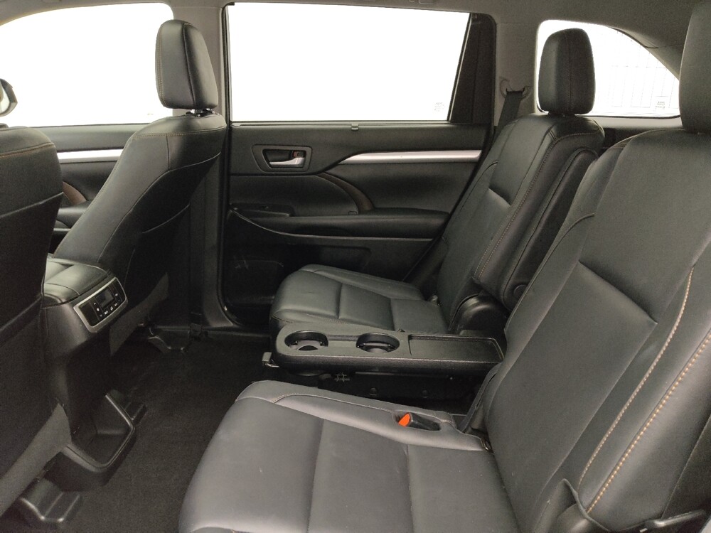 2017 Toyota Highlander in Lakewood, CO 80215 - 18065313 18