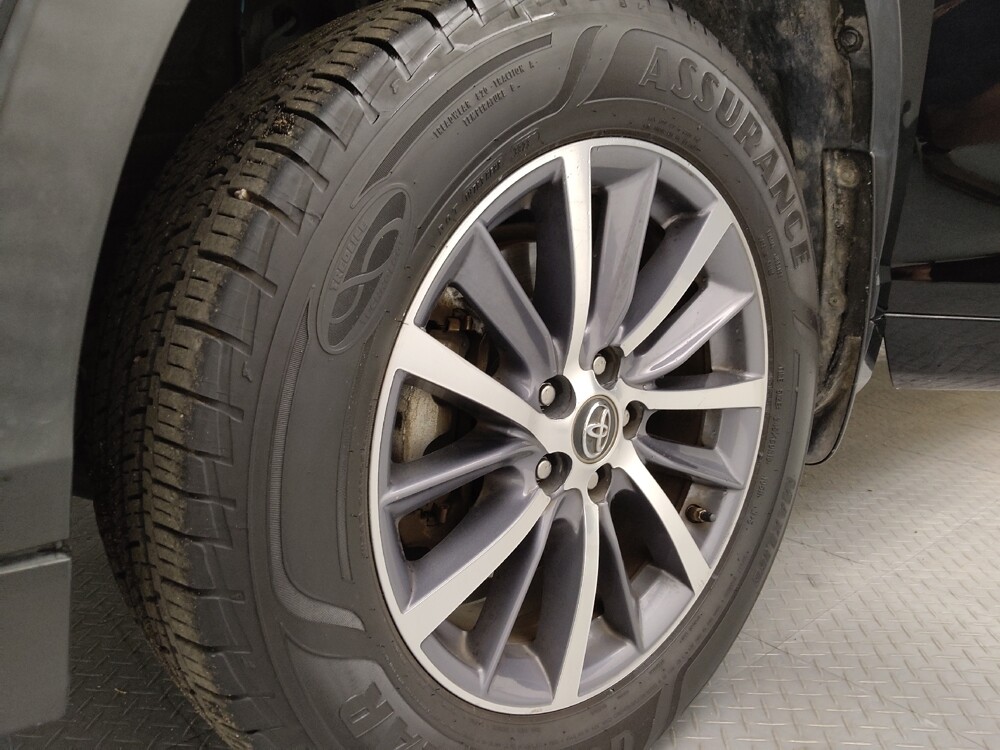 2017 Toyota Highlander in Lakewood, CO 80215 - 18065313 31